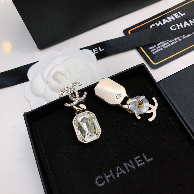 CHANEL 26S DOUBLE C LOGO CRYSTAL OCTAGON CLEAR STONE DROP EARRINGS IN GOLD METAL 6310872