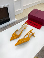 VLOGO SIGNATURE MUSTARD YELLOW PATENT LEATHER SLINGBACK PUMP