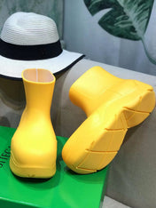 PUDDLE ANKLE BOOT IN BRIGHT YELLOW RUBBER