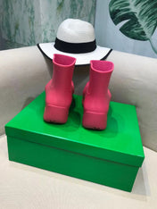 PUDDLE ANKLE BOOT IN BRIGHT PINK RUBBER