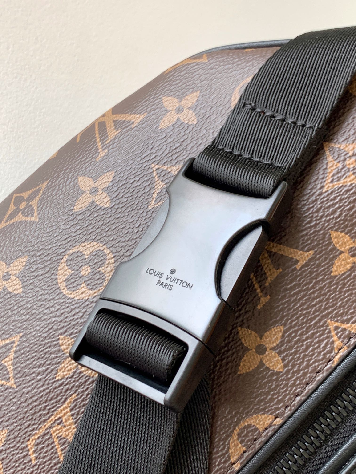 LV 25S DISCOVERY BUMBAG 47 IN BROWN AND BLACK EMBOSSED MONOGRAM ECLIPSE CALFSKIN