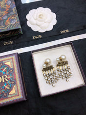 CD 26S JADIOR PEARL CRYSTAL FRINGE DROP EARRINGS IN GOLD METAL 631086