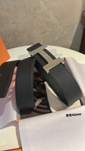HM CONSTANCE BELT BUCKLE & REVERSIBLE BLACK LEATHER STRAP 42MM