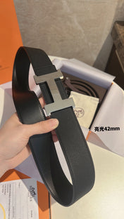 HM CONSTANCE BELT BUCKLE & REVERSIBLE BLACK LEATHER STRAP 42MM