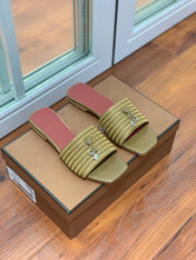 LP RAFFIA CHARMS FLATS SANDAL OLIVE CALFSKIN