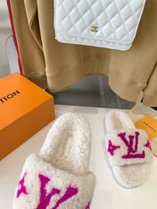 LV WOMEN'S PASEO FLAT SLIPPER IN WHITE FLEECE WITH PINK LOGO