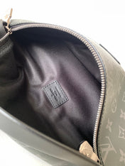 LV 25S DISCOVERY BUMBAG 44 IN BLACK MONOGRAM ECLIPSE CALFSKIN