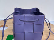 SMALL CASSETTE BUCKET 18 IN ULTRA VIOLET CALFSKIN