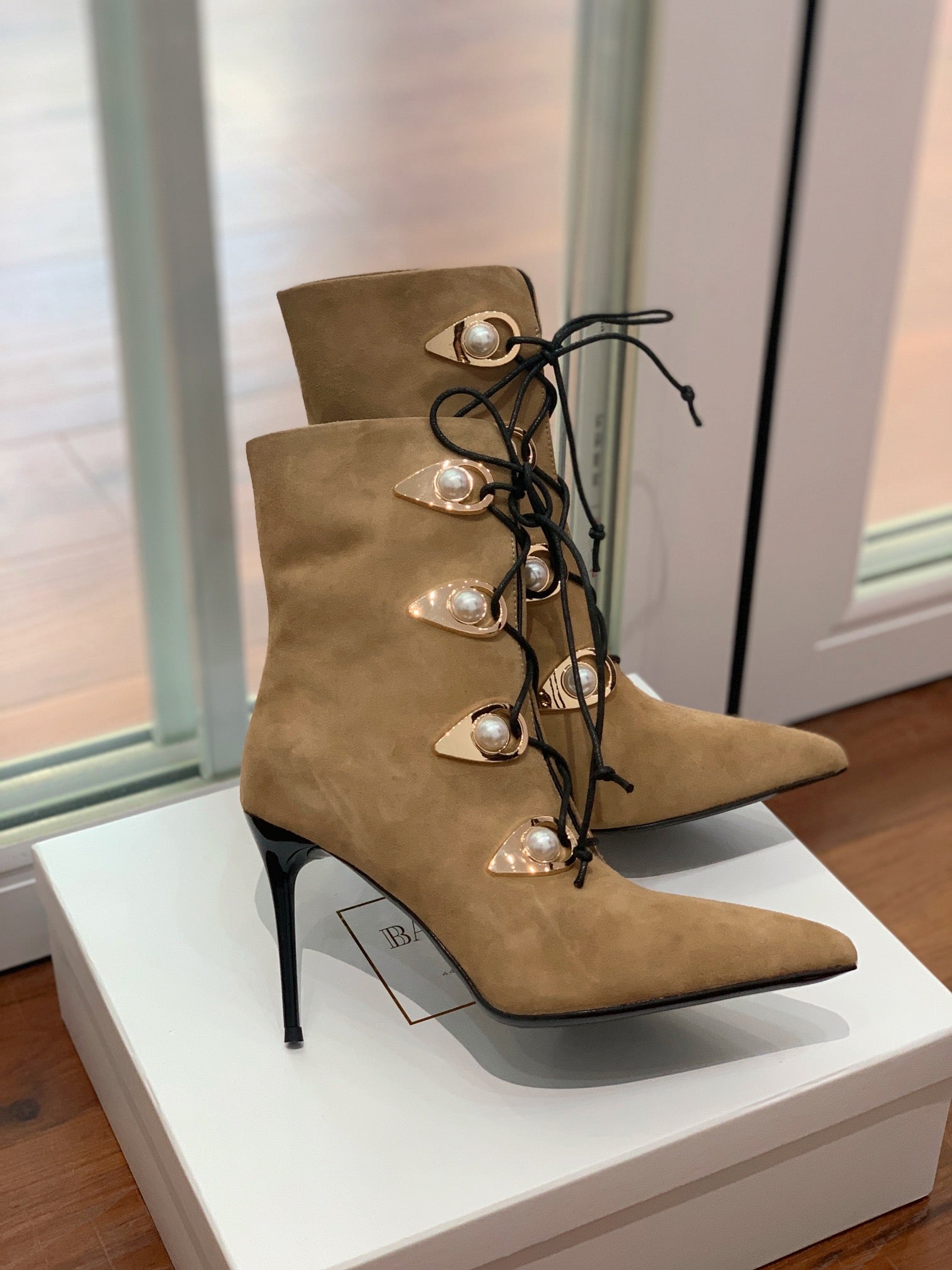 BALMAIN 26S BOOT 95 MM IN LIGHT BROWN SUEDE PEARL BUTTON