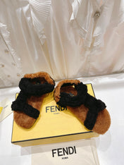 FENDI DAD SANDAL IN BLACK MIX CINNAMON BROWN FLEECE