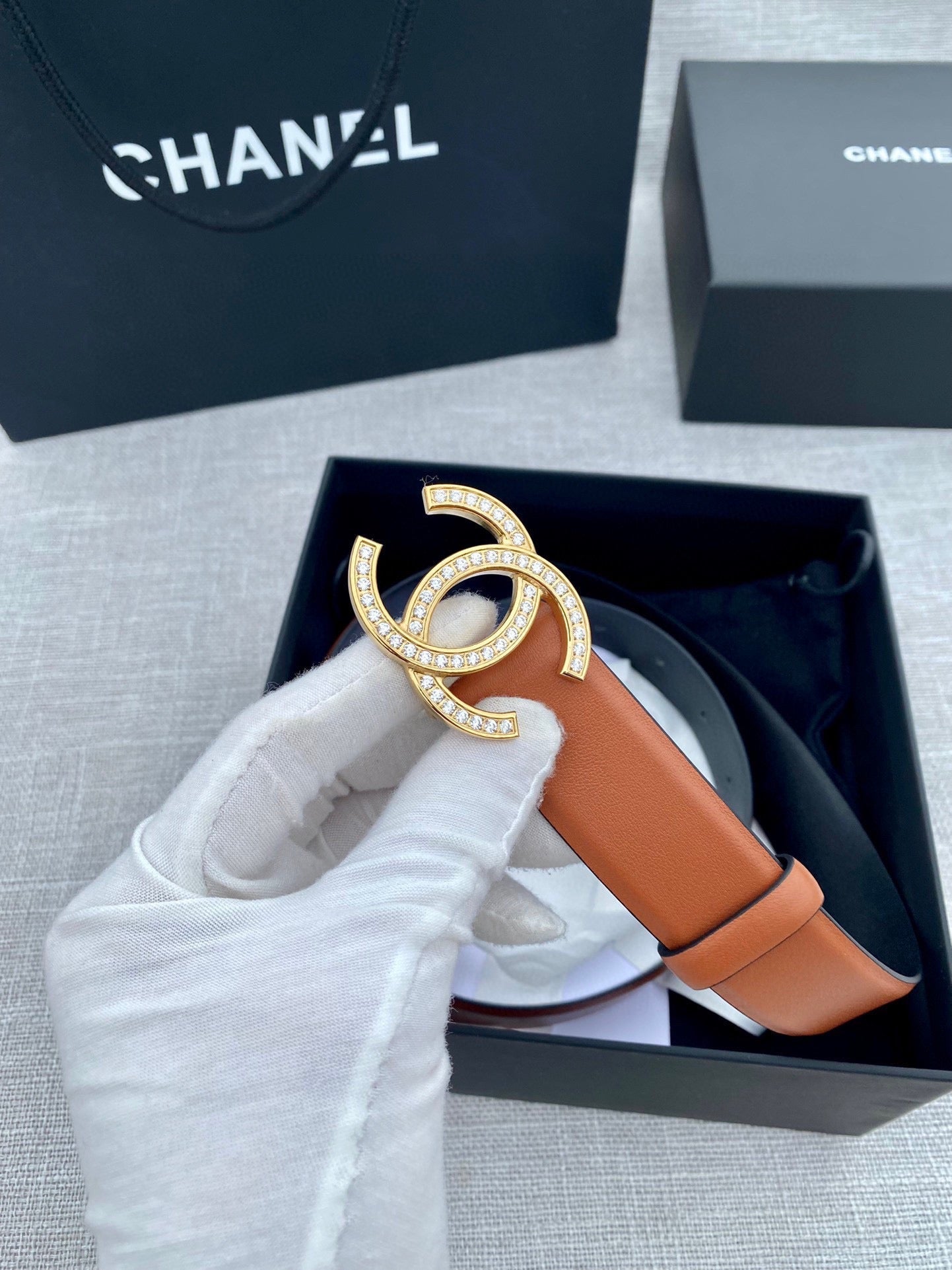 CHANEL 26S BELT 30 MM IN CARAMEL BROWN CALFSKIN WITH GOLD HARDWARE 661515