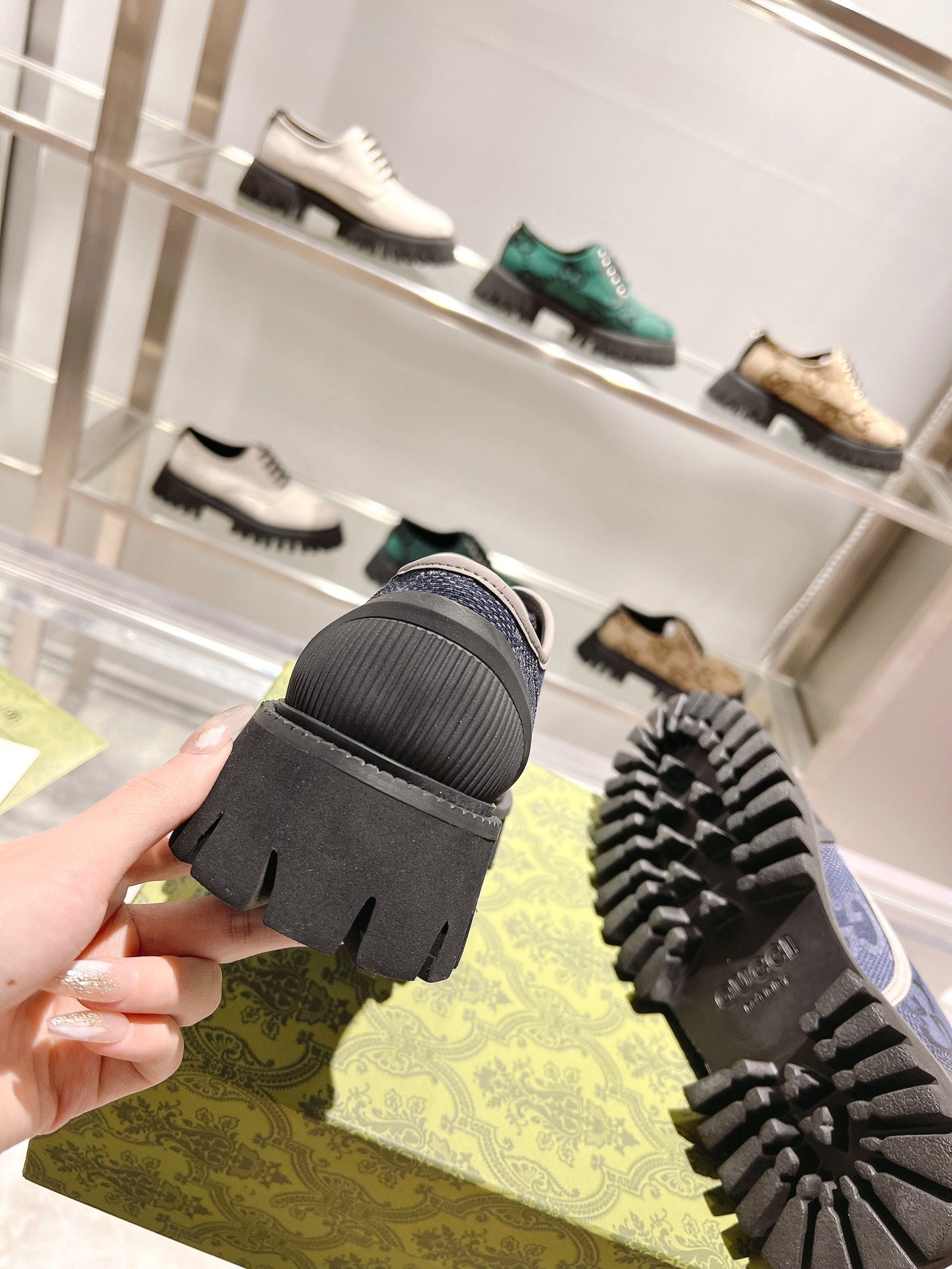 GUCCI 26S LACE-UP SHOES IN NAVY BLUE GG CANVAS