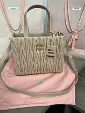 MATELASSÉ TOTE BAG 24 IN BEIGE LAMBSKIN