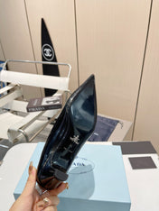KITTEN HEEL PUMPS WITH CREATIVE SHAPE IN BLACK GLOSSY LAMBSKIN