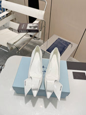 POINTED TOE PUMPS KITTEN HEEL IN WHITE GLOSSY LAMBSKIN WITH BOW