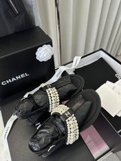 CLASSIC THONG SANDALS PEARL CHAIN IN BLACK LAMBSKIN