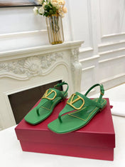 THONG SANDALS IN EMERALD GREEN CALFSKIN WITH GOLD LOGO