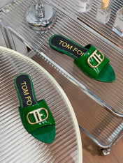 FLAT SLIDE IN PINE GREEN METALLIC CALFSKIN