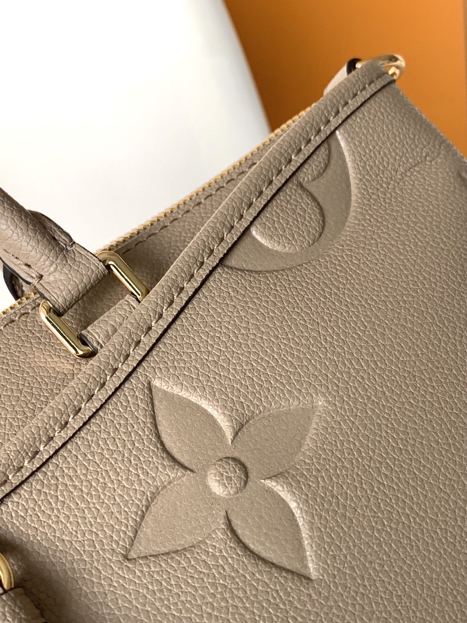 LV 25S TRIANON MM BAG 36 IN WARM TAUPE CALFSKIN GOLD HARDWARE