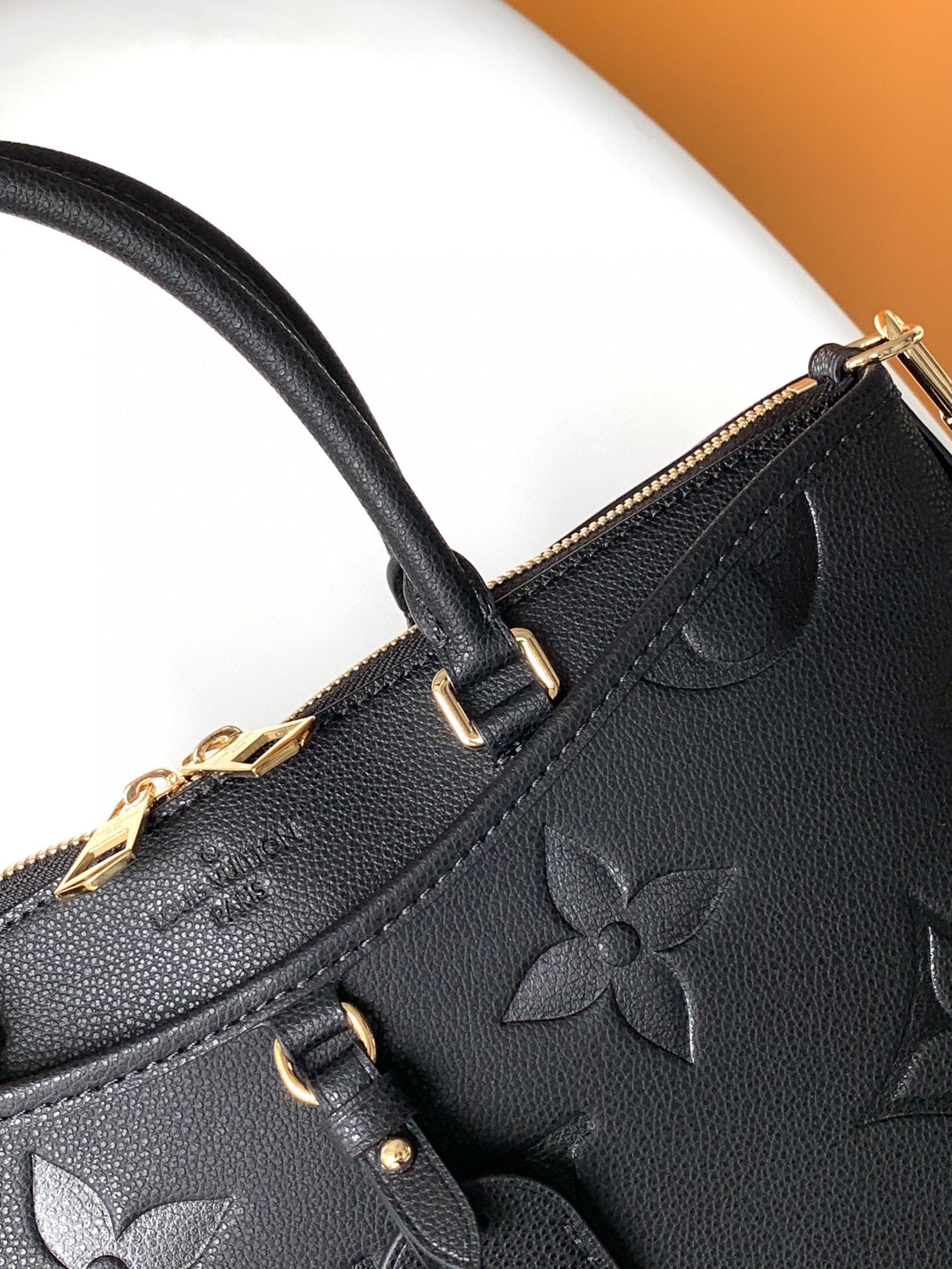 LV 25S TRIANON MM BAG 36 IN BLACK CALFSKIN GOLD HARDWARE