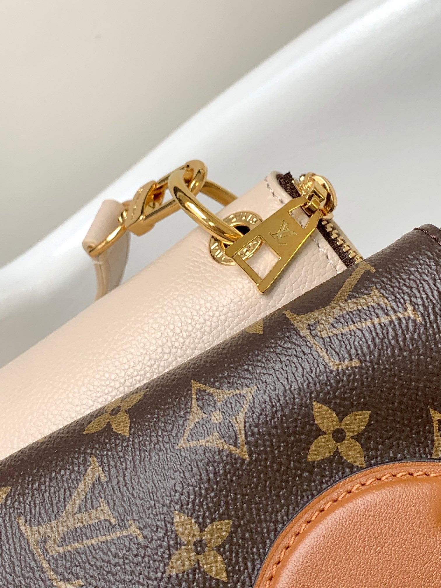 LV 25S OPÉRA MEDIUM BAG 36 IN BROWN AND CREAM MONOGRAM CALFSKIN GOLD HARDWARE