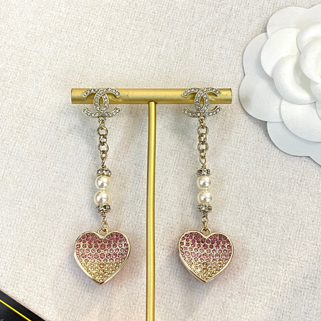 CHANEL 26S DOUBLE C LOGO PEARL & OMBRE PINK CRYSTAL HEART DROP EARRINGS IN GOLD METAL 633103