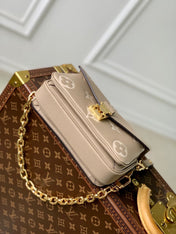 POCHETTE MÉTIS EAST WEST 21 IN BEIGE MONOGRAM EMPREINTE CALFSKIN EMBOSSED LOGO