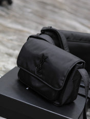 NIKI MEDIUM 28 IN BLACK NYLON