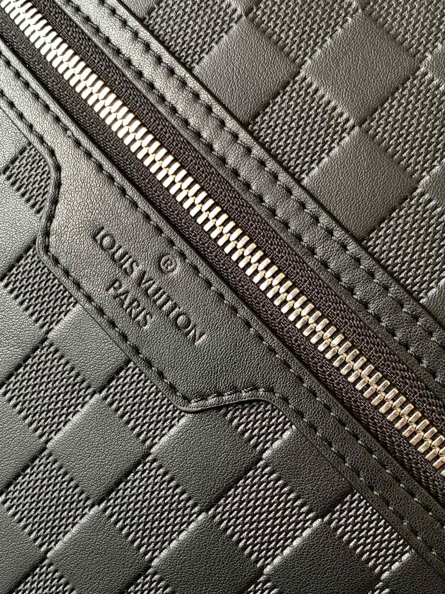 LV 25S MICHAEL BACKPACK 42 IN EMBOSSED DAMIER INFINI BLACK CALFSKIN