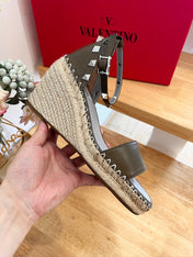 VALENTINO 26S WEDGE SANDALS IN OLIVE GREEN CALFSKIN