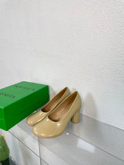 ATOMIC HIGH PUMP 9 CM IN BISQUE BEIGE CALFSKIN