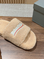 FURRY SLIDES IN BEIGE CURLY SHEARLING