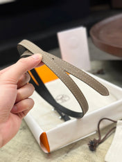 HM FOCUS BUCKLE & REVERSIBLE BLACK AND KHAKI BROWN LEATHER STRAP 13MM GOLD HARDWARE