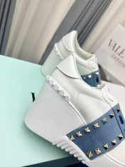 FLATFORM ROCKSTUD UNTITLED SNEAKER IN WHITE CALFSKIN MIX AEGEAN BLUE FABRIC