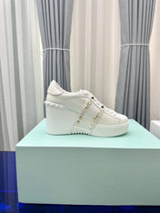 FLATFORM ROCKSTUD UNTITLED SNEAKER IN WHITE CALFSKIN