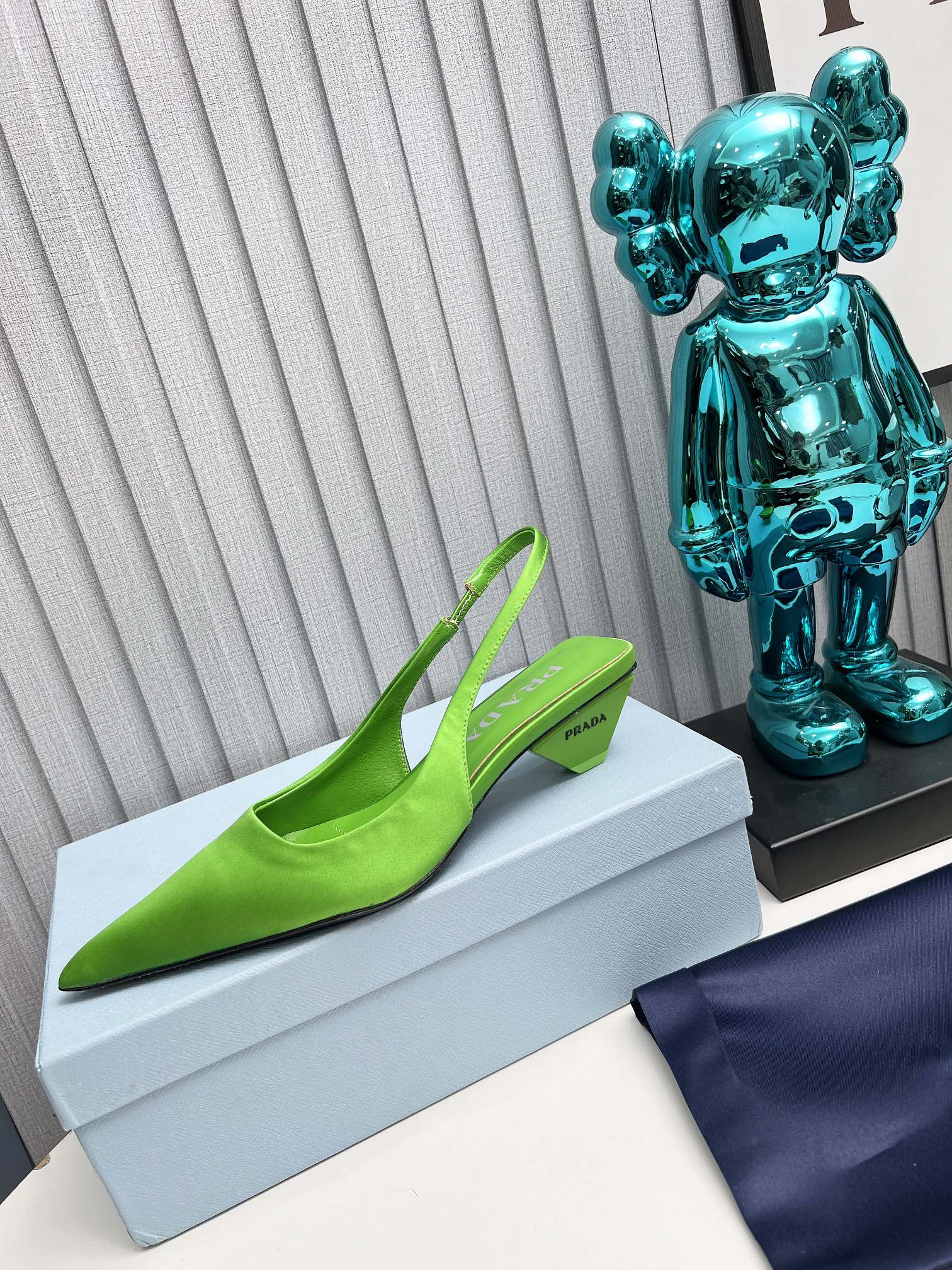 PRADA 26S POINTED TOE SLINGBACK 40MM IN APPLE GREEN SATIN
