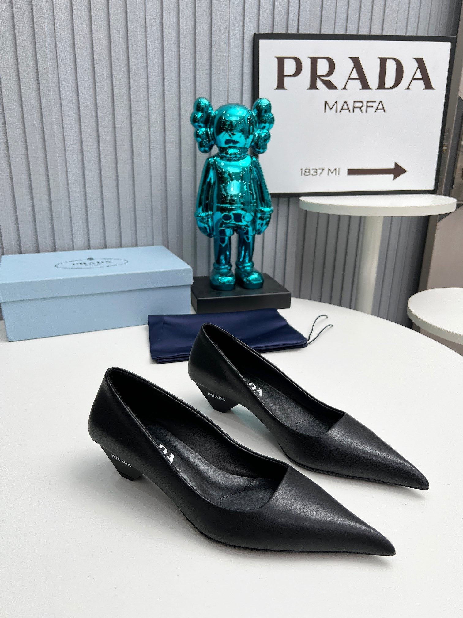 PRADA 26S POINTED TOE PUMPS 40MM IN BLACK CALFSKIN