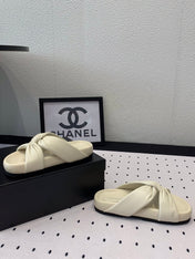 TWISTED SLIPPERS IN WHITE LAMBSKIN