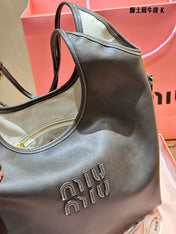 TOTE 30 HANDBAG IN BLACK CALFSKIN