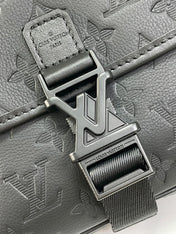 GETAWAY MESSENGER 18 IN BLACK EMBOSSED CALFSKIN