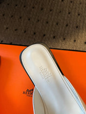 ILOT FLAT SANDAL IN WHITE CALFSKIN