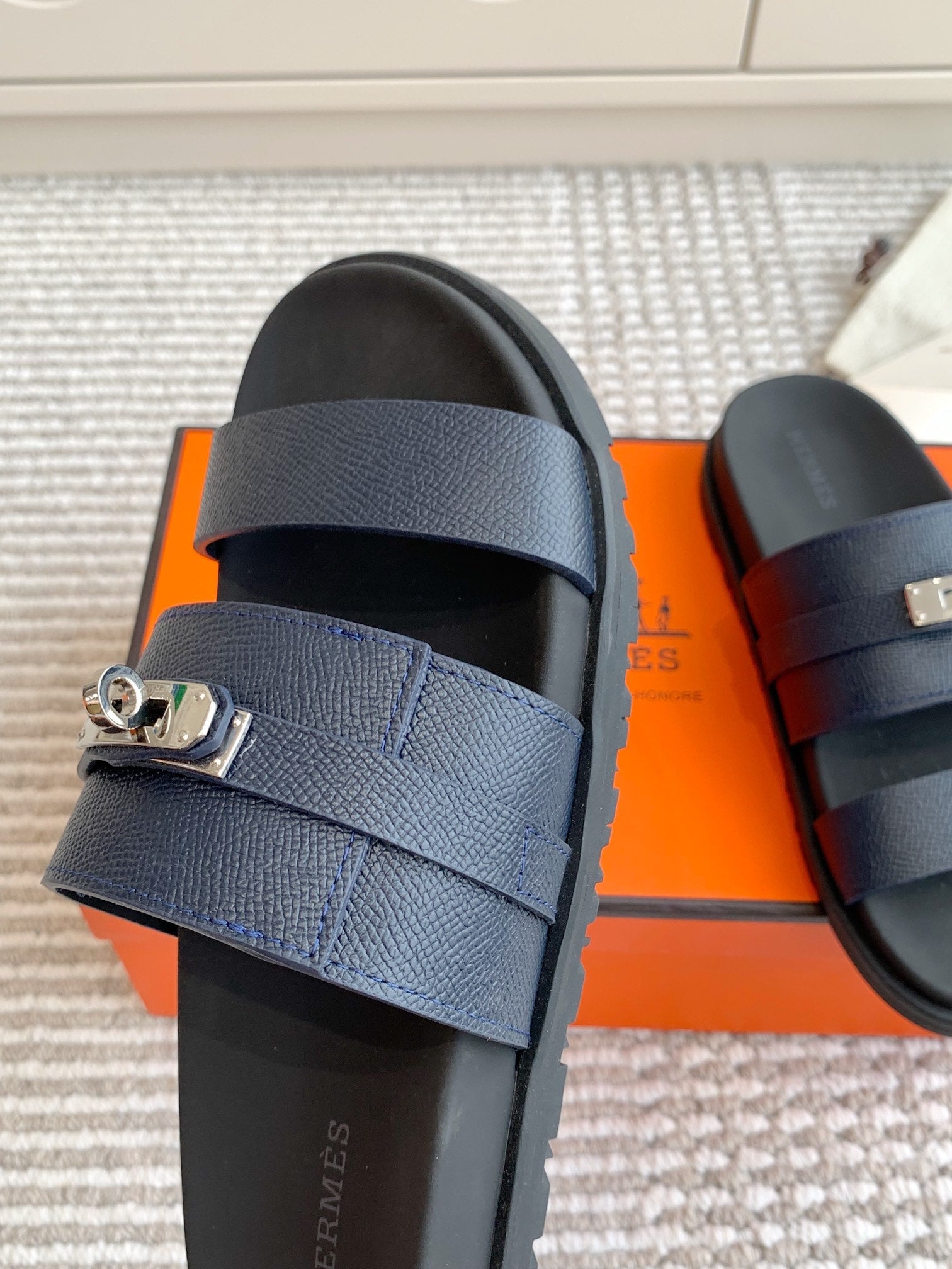 HM 26S KELLY BUCKLE DOUBLE STRAP SANDALS IN NAVY BLUE CALFSKIN SILVER HARDWARE
