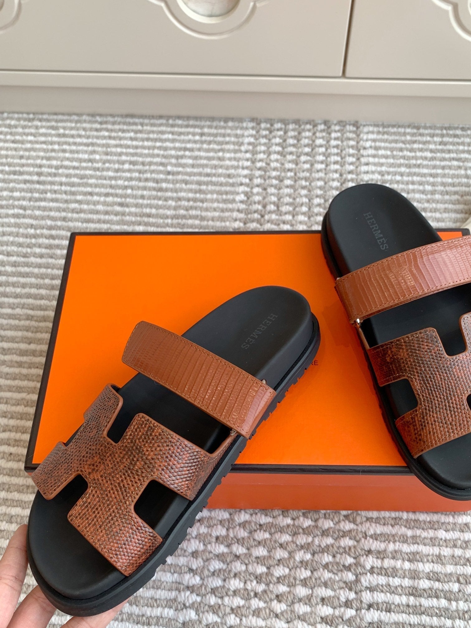 HM 26S CHYPRE SANDALS IN BROWN LIZARD EMBOSSED CALFSKIN