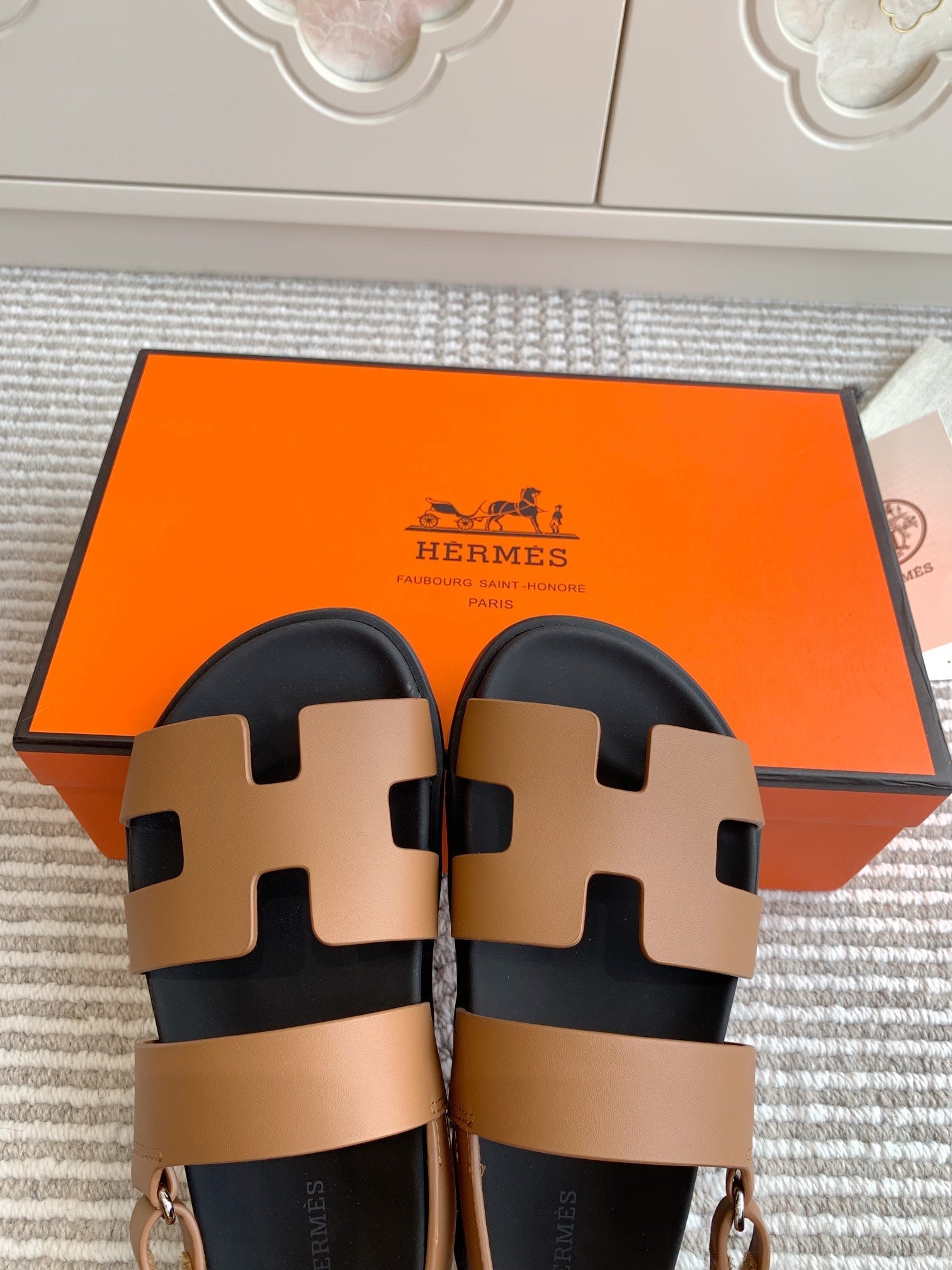 HM 26S CHYPRE SANDAL WITH BACK STRAP IN BROWN CALFSKIN
