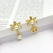 CD 26S FLOWER CRYSTAL PEARL CD CHARM DROP EARRINGS IN GOLD METAL 631966