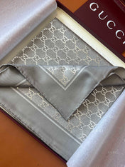 GUCCI 25S SCARF 90 IN SILK 697668