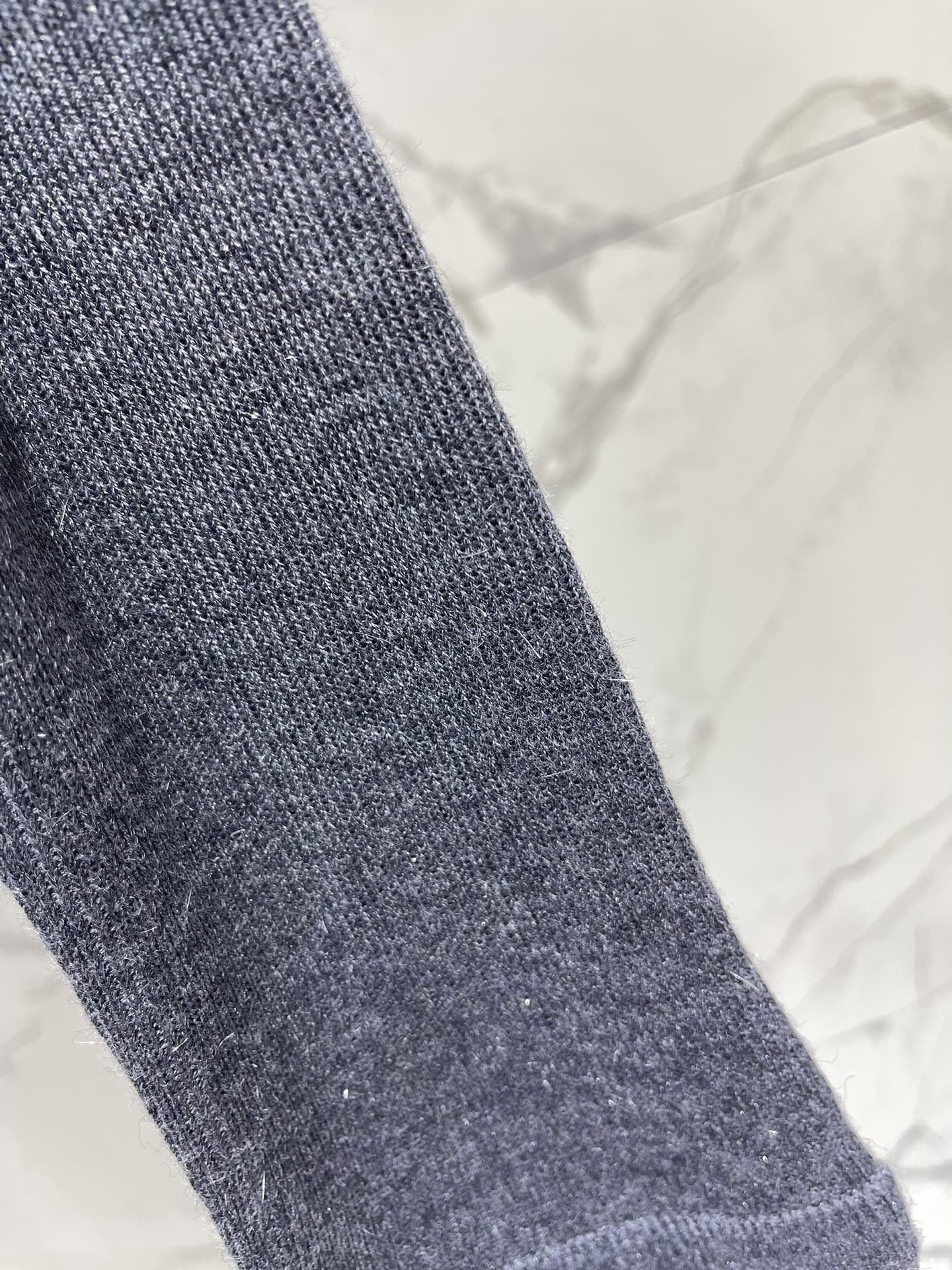 MIUMIU KNIT TOP STYLE 292