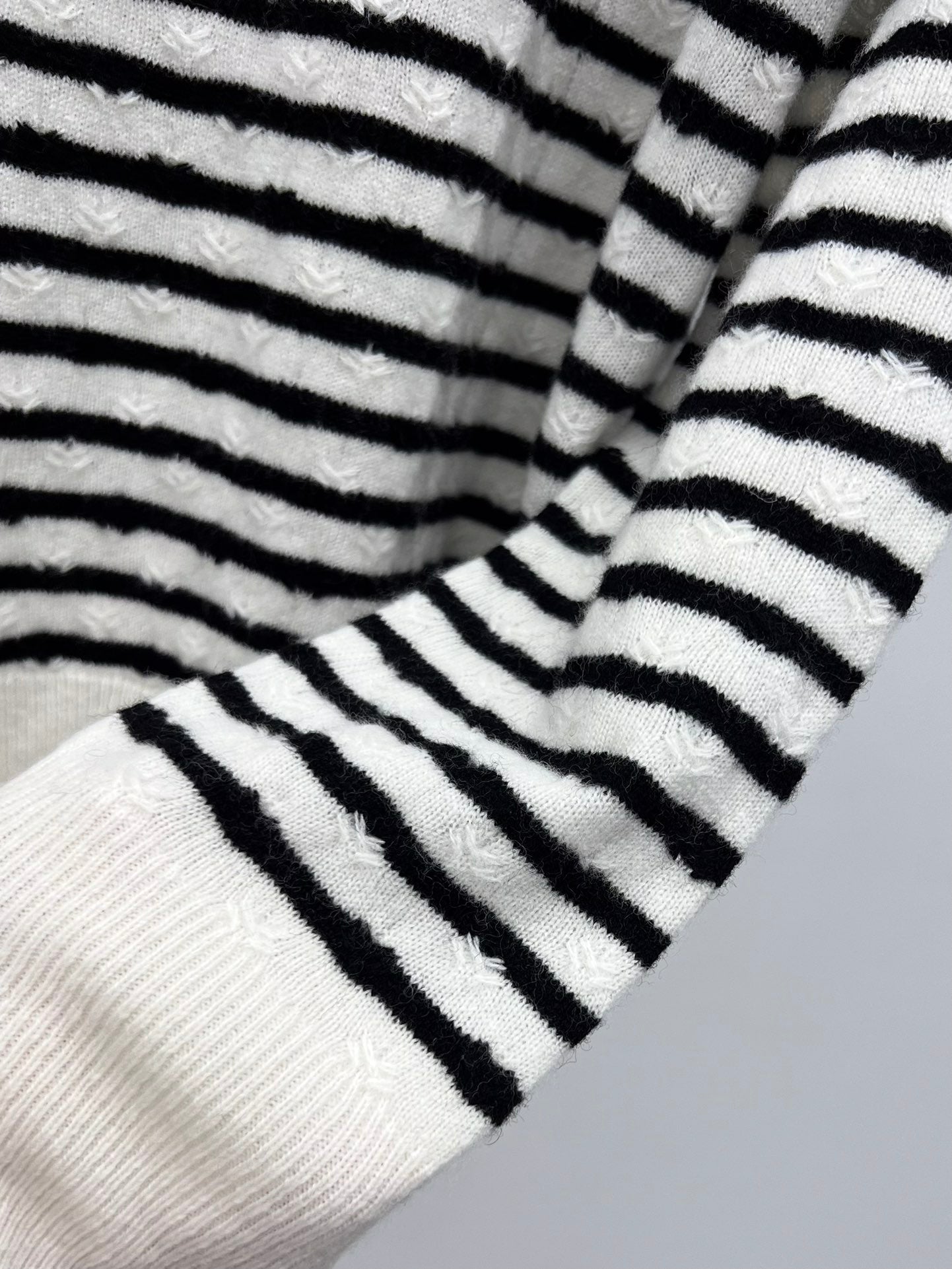 CHANEL 25S SWEATER STYLE 166