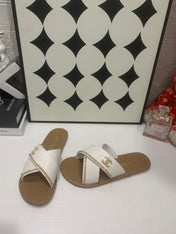 CHANEL 26S SANDALS IN WHITE CALFSKIN WITH DOUBLE C CHAIN DETAIL