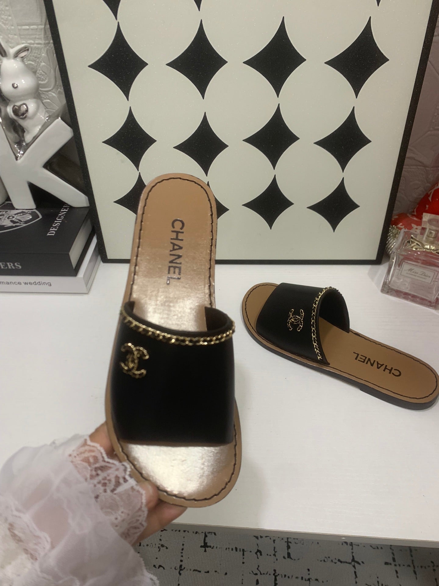 CHANEL 26S SANDALS IN BLACK CALFSKIN GOLD-TONE CHAIN DETAIL